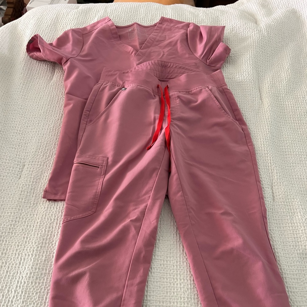 FIGS Pink Set